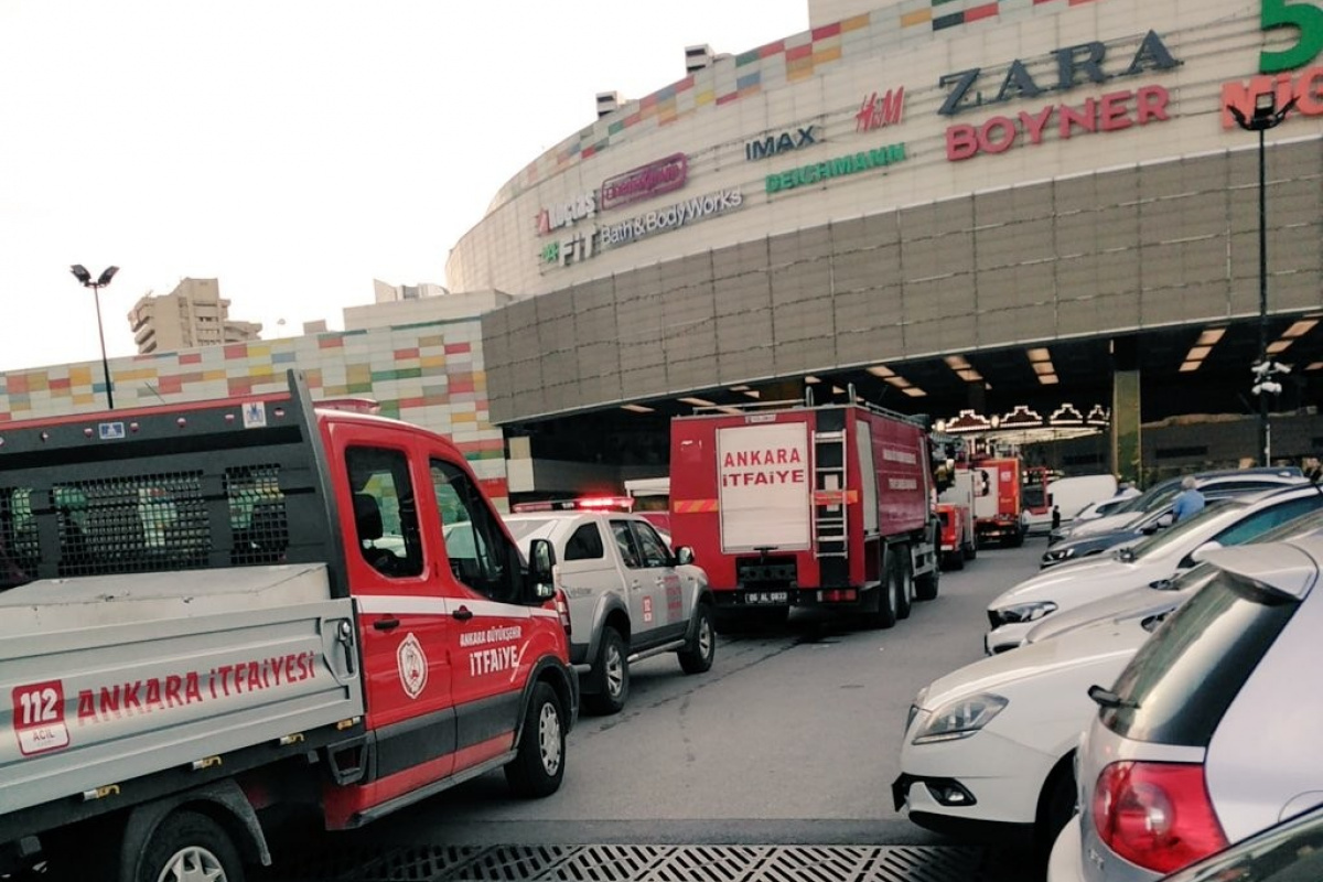 Ankara'da bir AVM'de kola tankının patlaması paniğe neden oldu