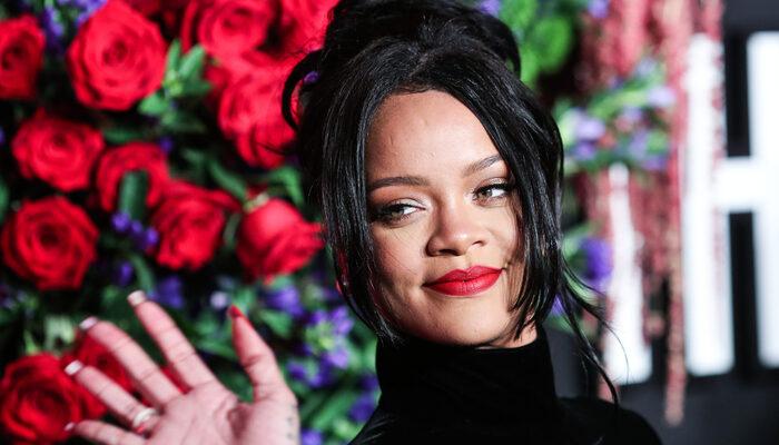 Rihanna üst üste üçüncü kez zirvede