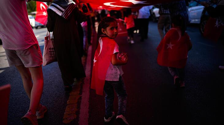 Vatandaşlar 15 Temmuz'da meydanlara akın etti! Uluslararası ajanslar fotoğrafları peş peşe servis etti...